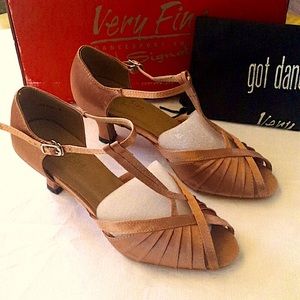 NIB VeryFine Cleopatra Strappy Tango Heels